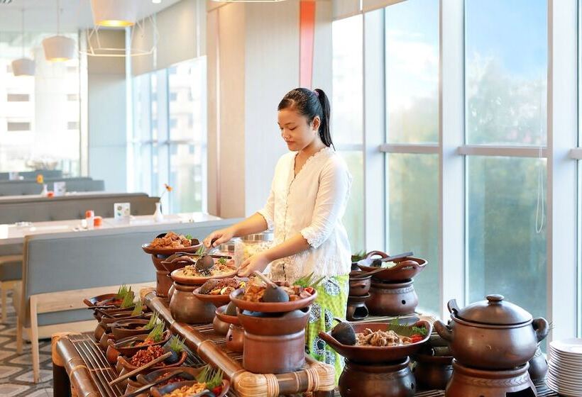 Harris Hotel & Conventions Bundaran Satelit Surabaya