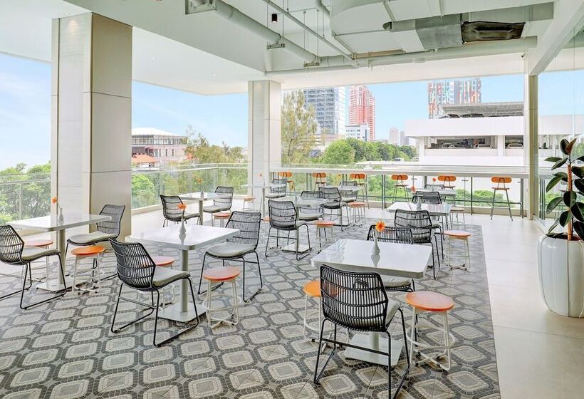 Harris Hotel & Conventions Bundaran Satelit Surabaya