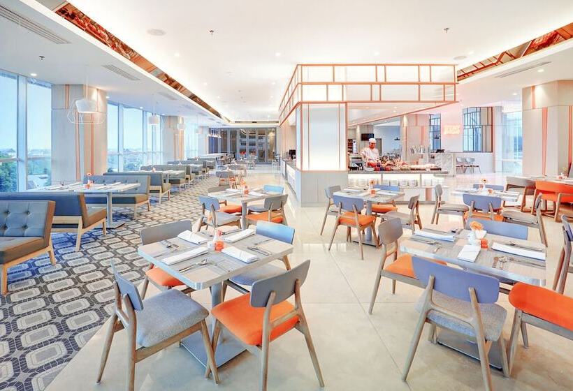 Harris Hotel & Conventions Bundaran Satelit Surabaya