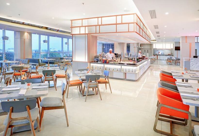 Harris Hotel & Conventions Bundaran Satelit Surabaya