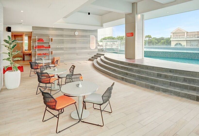 Harris Hotel & Conventions Bundaran Satelit Surabaya