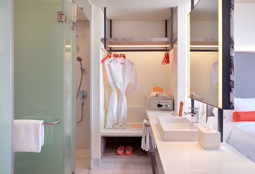 Harris Hotel & Conventions Bundaran Satelit Surabaya