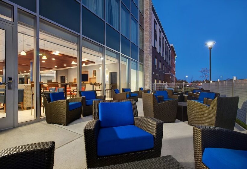 فندق Holiday Inn Express & Suites   Milwaukee   Brookfield, An Ihg
