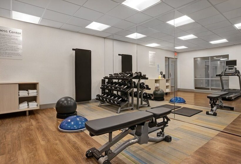 فندق Holiday Inn Express & Suites   Milwaukee   Brookfield, An Ihg