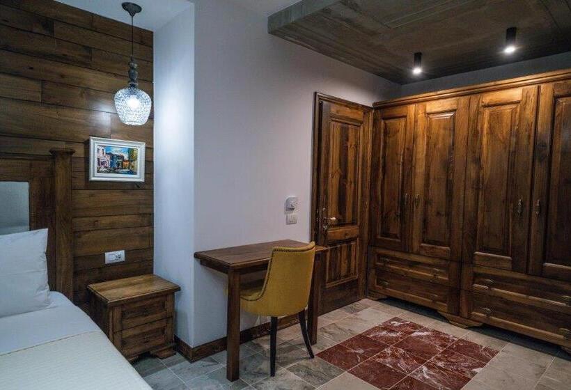 בית מלון כפרי Korça Boutique