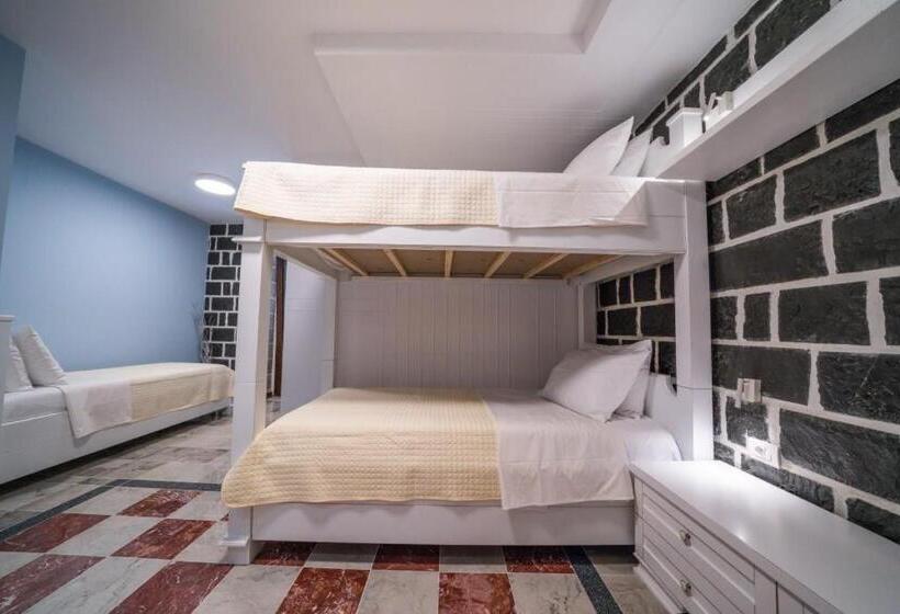 בית מלון כפרי Korça Boutique