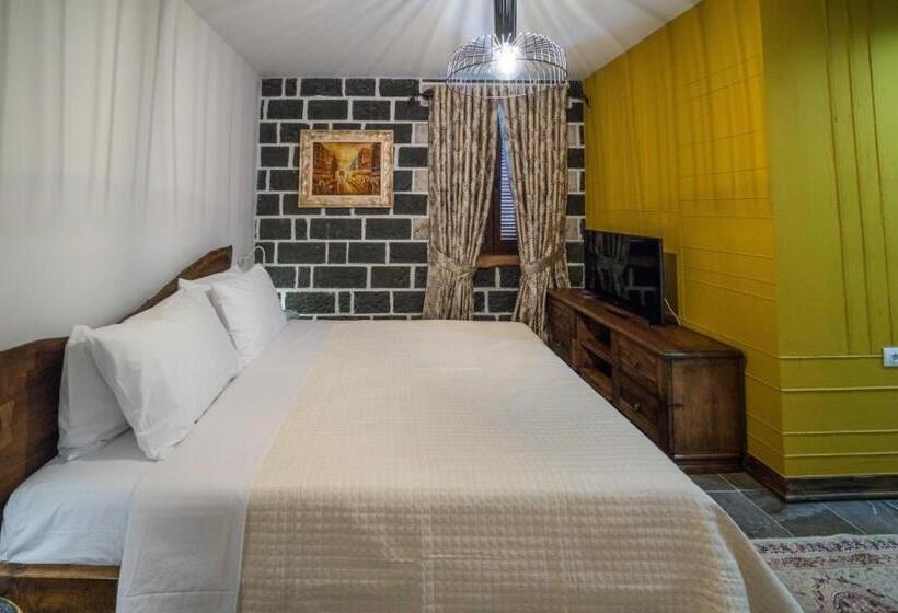 בית מלון כפרי Korça Boutique