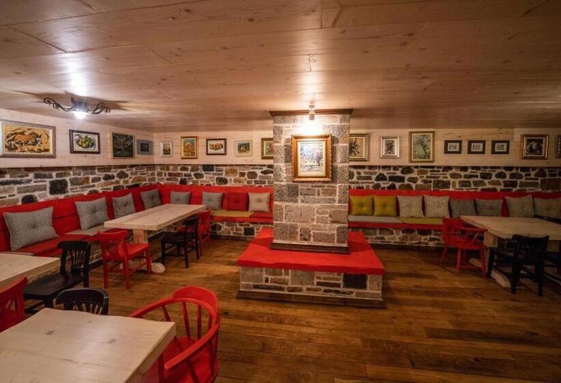 בית מלון כפרי Korça Boutique