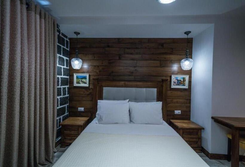 בית מלון כפרי Korça Boutique