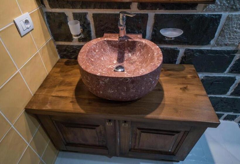 בית מלון כפרי Korça Boutique