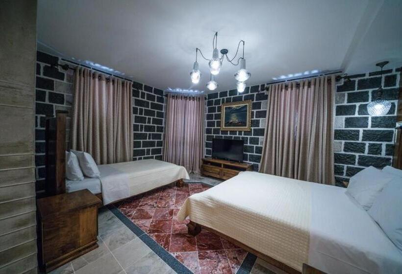 בית מלון כפרי Korça Boutique