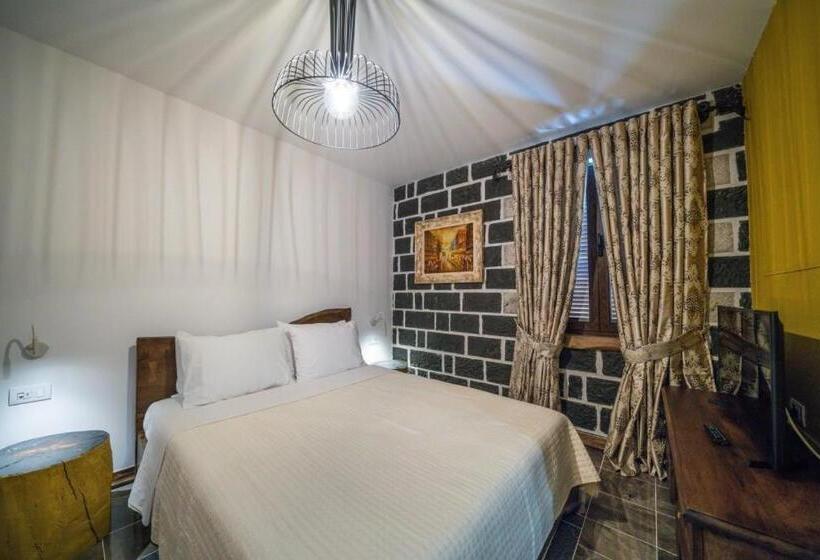 בית מלון כפרי Korça Boutique