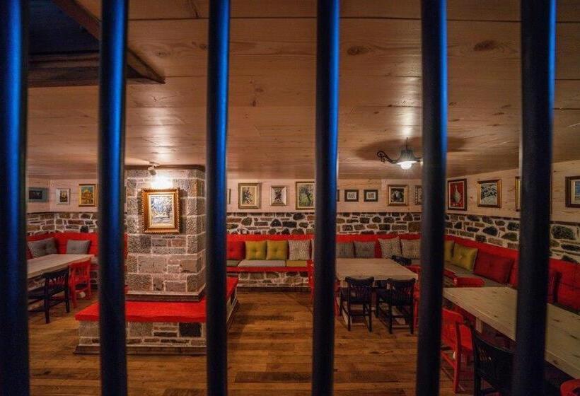 בית מלון כפרי Korça Boutique