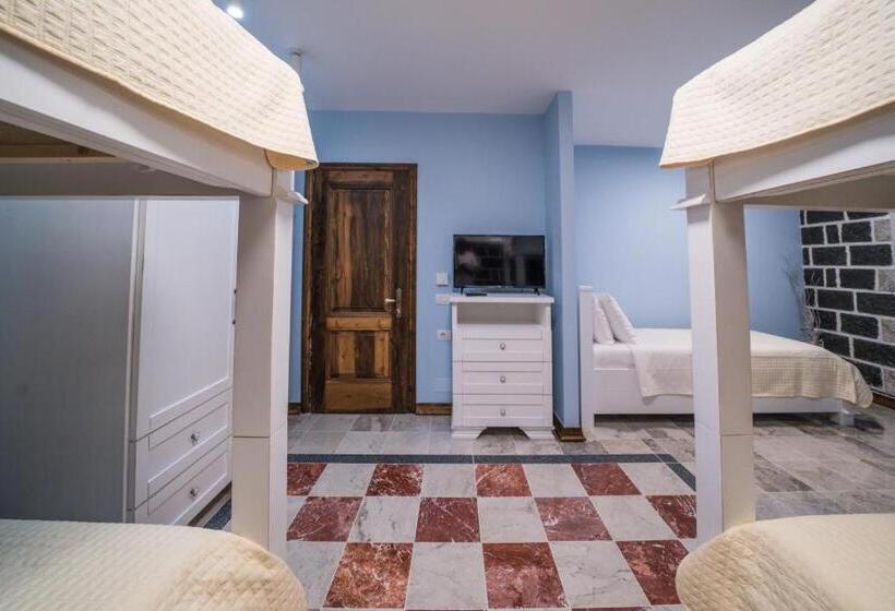 בית מלון כפרי Korça Boutique