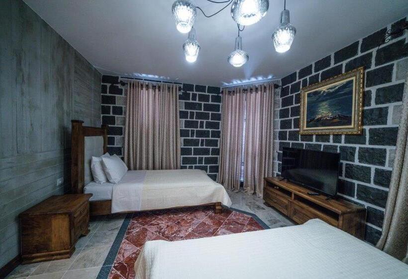 בית מלון כפרי Korça Boutique