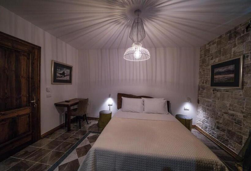 בית מלון כפרי Korça Boutique