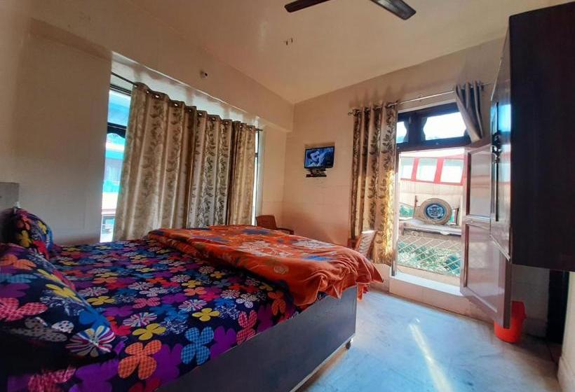 酒店 Raj Golden & Restaurant