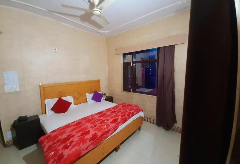 酒店 Raj Golden & Restaurant