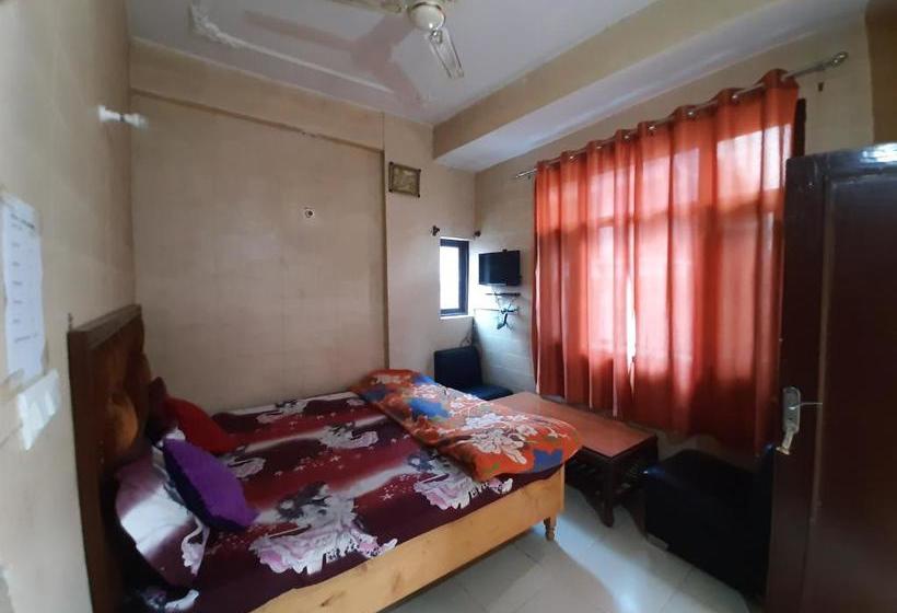 酒店 Raj Golden & Restaurant