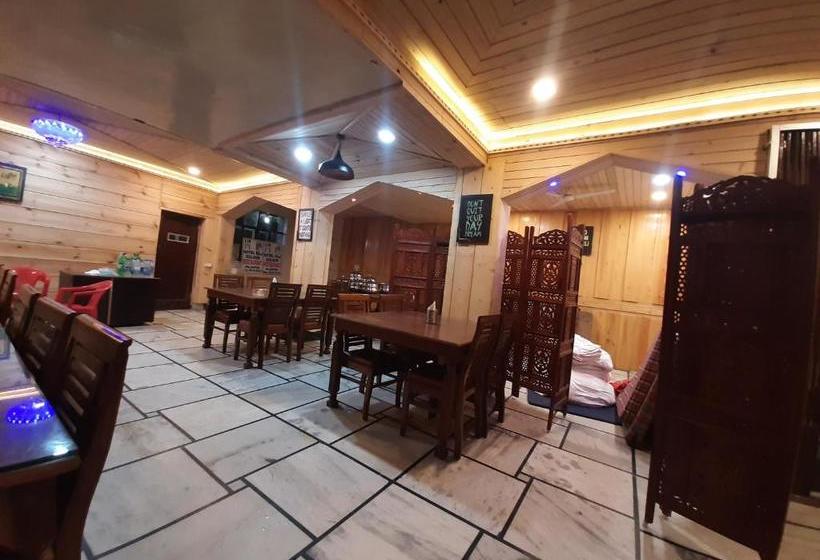 酒店 Raj Golden & Restaurant