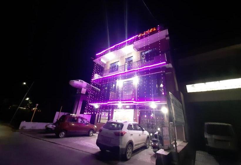 酒店 Raj Golden & Restaurant