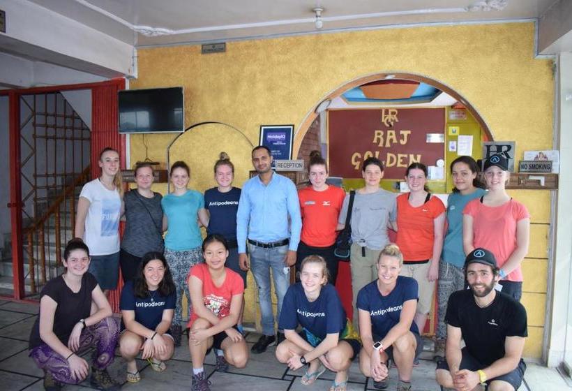 酒店 Raj Golden & Restaurant