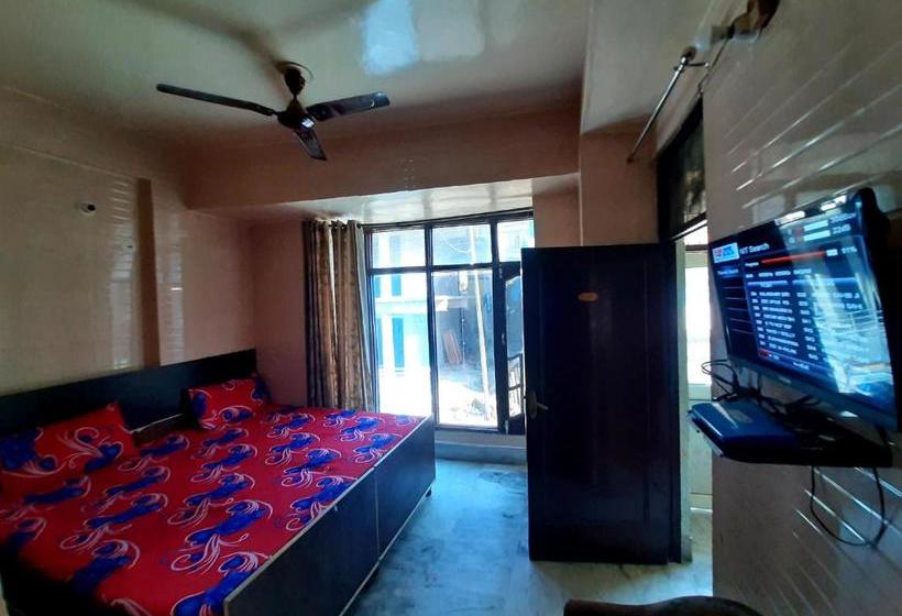 酒店 Raj Golden & Restaurant