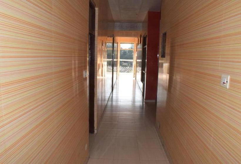 酒店 Raj Golden & Restaurant