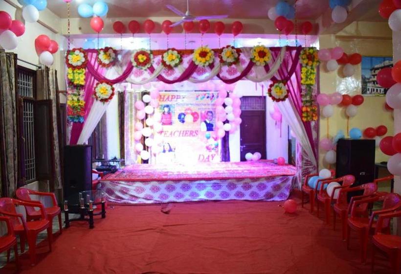 酒店 Raj Golden & Restaurant