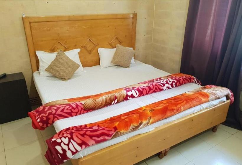 酒店 Raj Golden & Restaurant