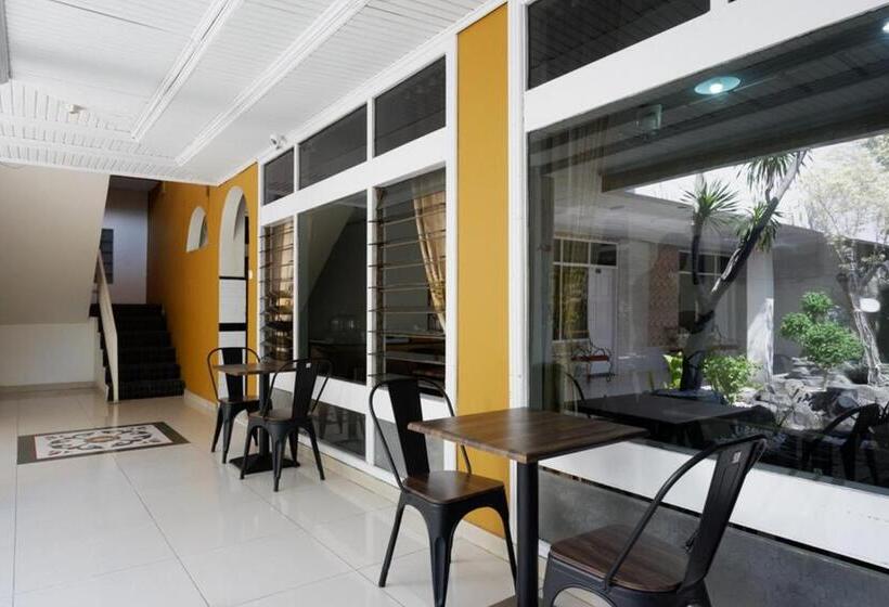 فندق Reddoorz Plus Syariah At Alam Raya