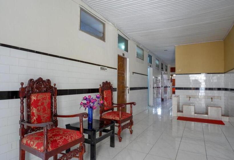 فندق Reddoorz Plus Syariah At Alam Raya