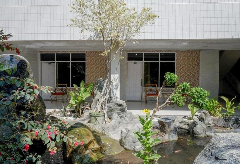 فندق Reddoorz Plus Syariah At Alam Raya