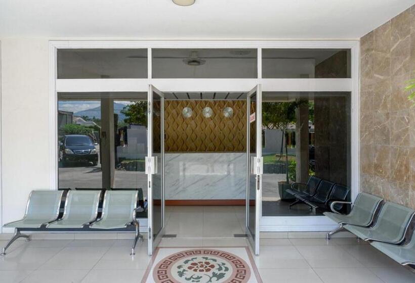 فندق Reddoorz Plus Syariah At Alam Raya