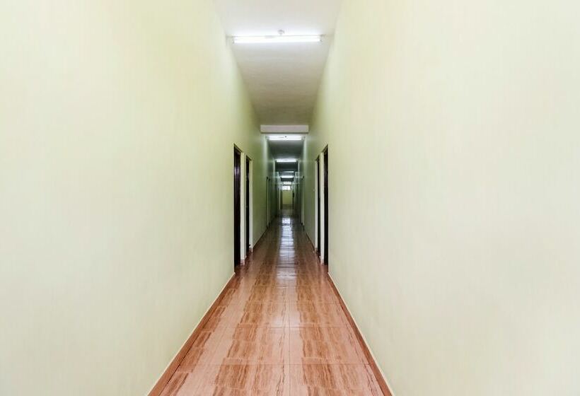 Spot On 61149 Hotel Sivanthi