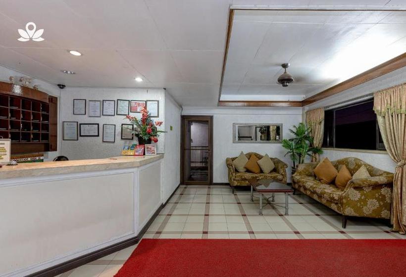 Отель Zen Rooms Basic Mercenary Inn