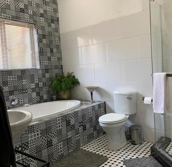 פנסיון Douglas Villas