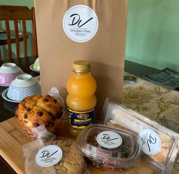 פנסיון Douglas Villas