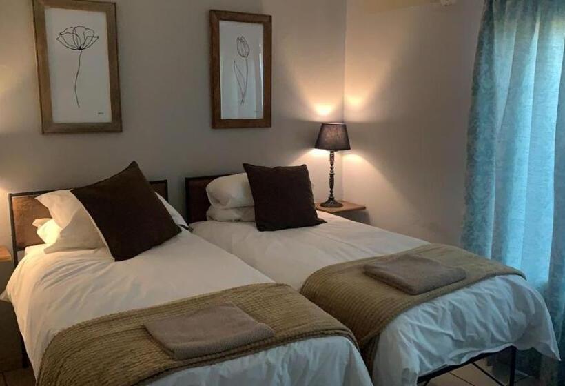 פנסיון Douglas Villas