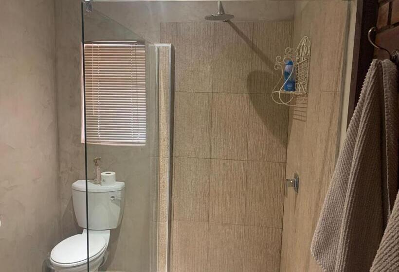 פנסיון Douglas Villas