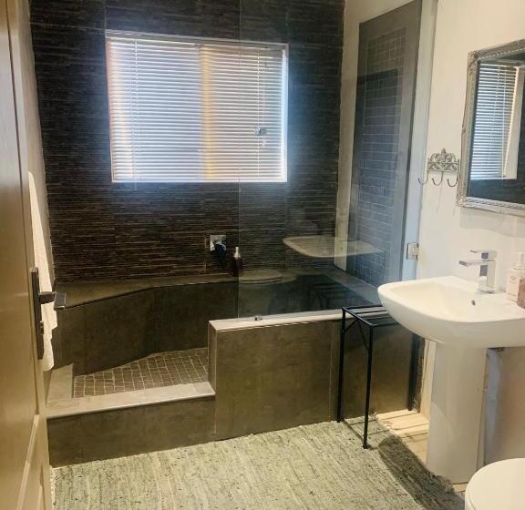 פנסיון Douglas Villas