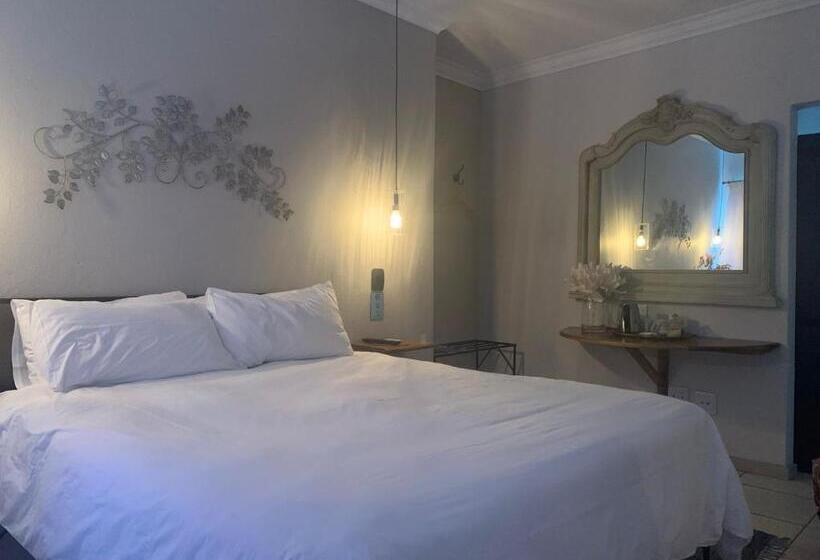 פנסיון Douglas Villas