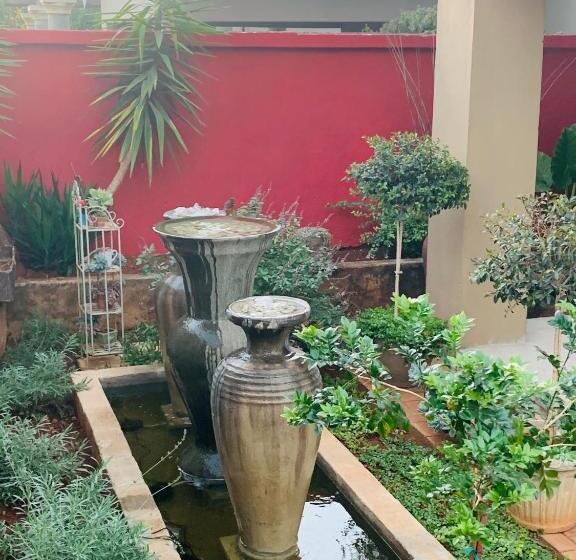 פנסיון Douglas Villas