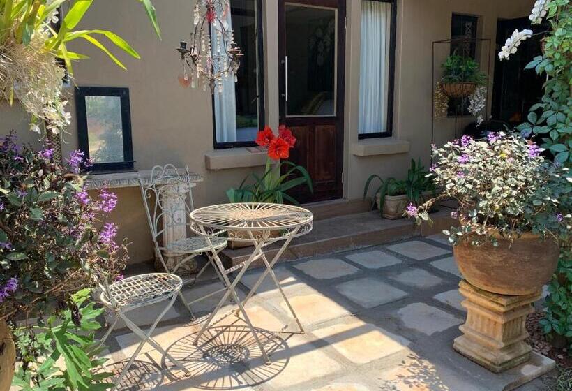 פנסיון Douglas Villas