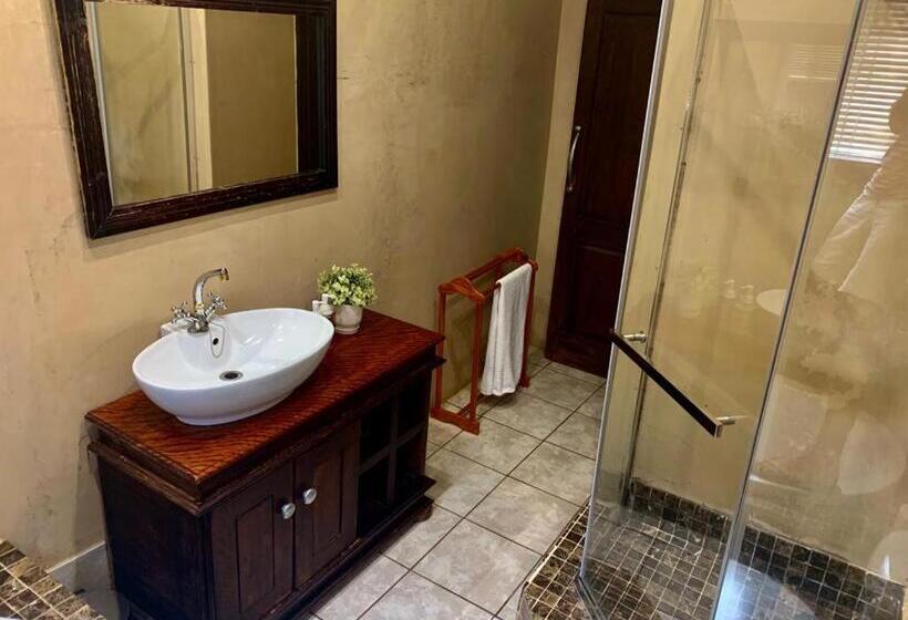 פנסיון Douglas Villas