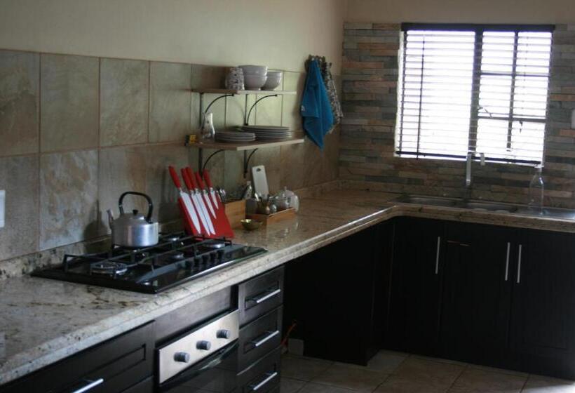 פנסיון Douglas Villas