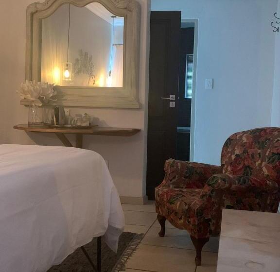 פנסיון Douglas Villas