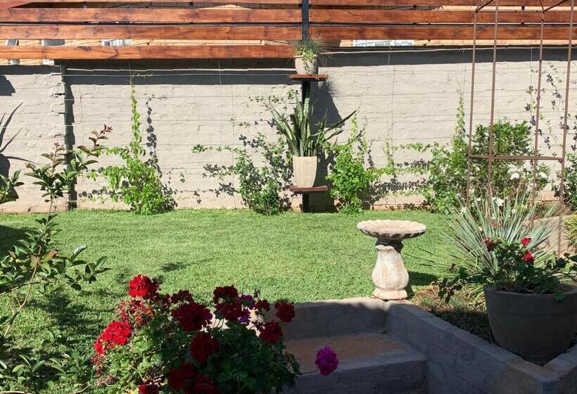 פנסיון Douglas Villas