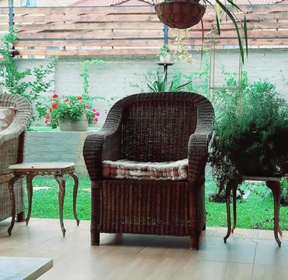 פנסיון Douglas Villas