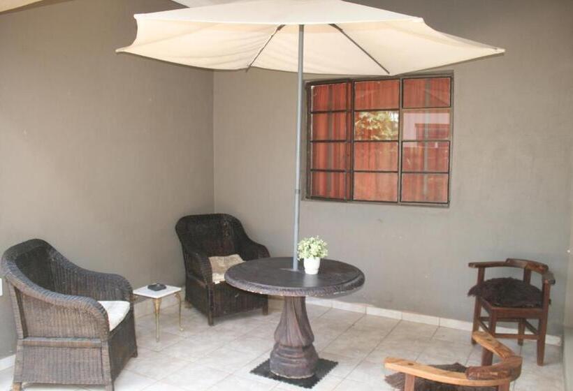 פנסיון Douglas Villas